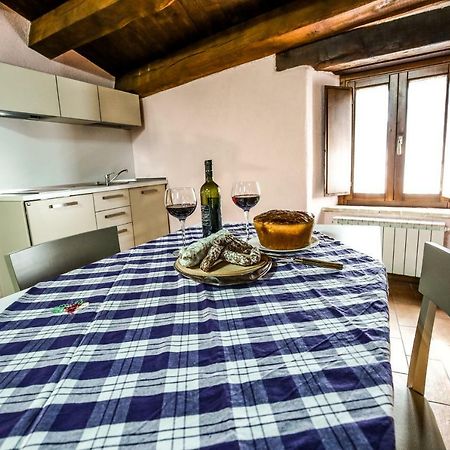 Le Aie Di Postignano Apartman Sellano Kültér fotó