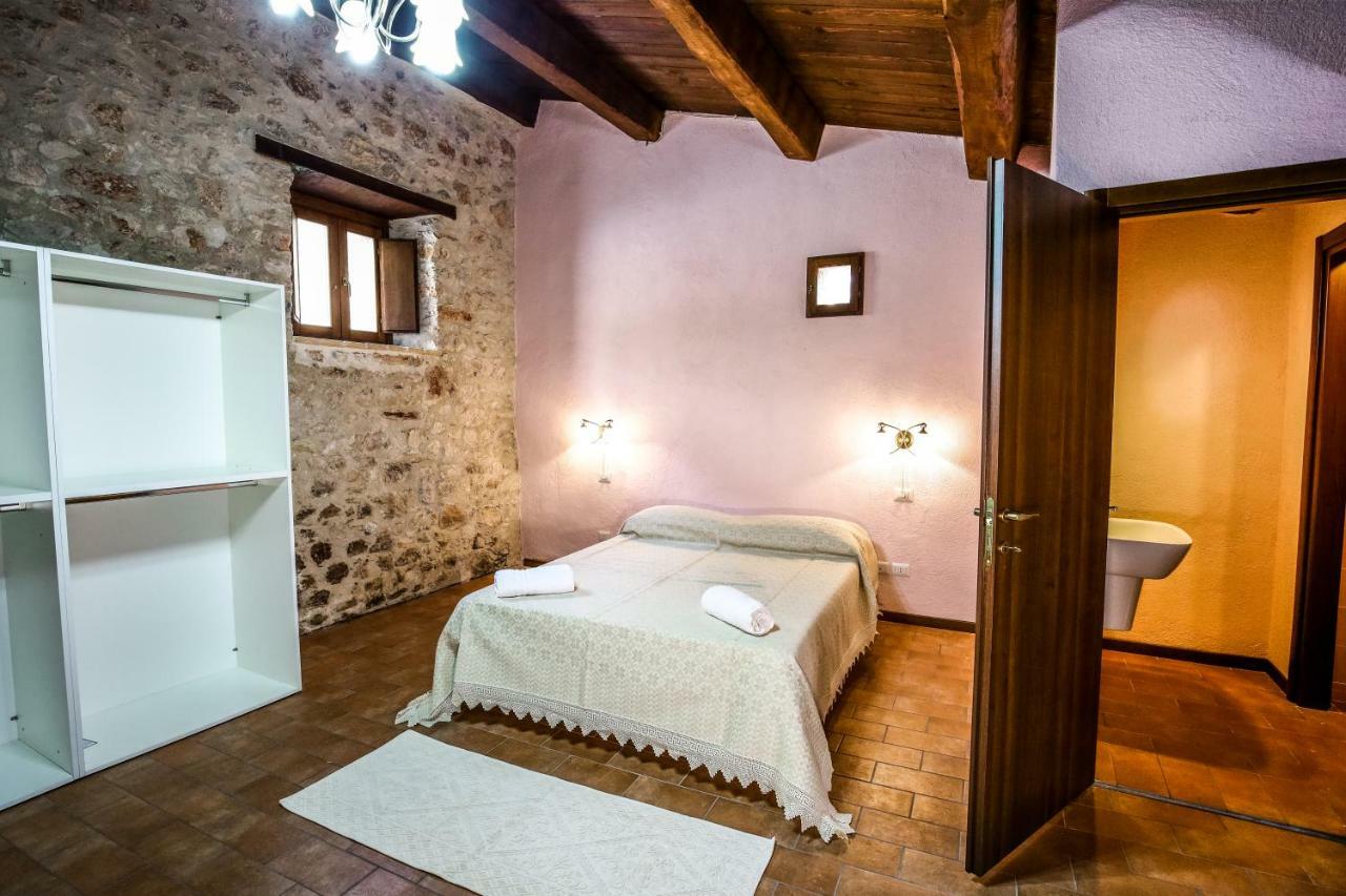 Le Aie Di Postignano Apartman Sellano Kültér fotó