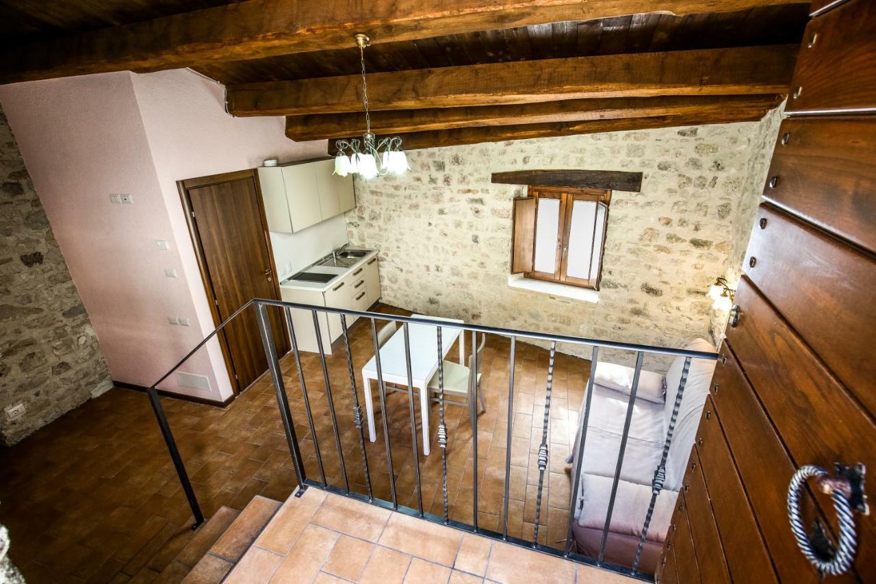 Le Aie Di Postignano Apartman Sellano Kültér fotó