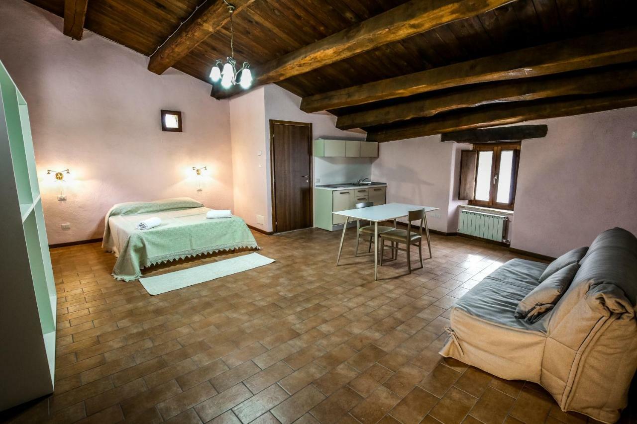 Le Aie Di Postignano Apartman Sellano Kültér fotó
